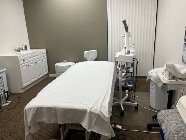 $689 / 120ft2 - PRIVATE TREATMENT ROOM FOR PRACTICING HEALTHCARE CLINICIANS. (San Diego)63819410759683120