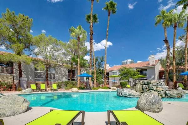 $1,399 / 2br - 1075ft2 - Crown Molding, Soaker Tub, 2/bd 2/ba (4700 W Rochelle Ave, Las Vegas, NV)63859496713857122