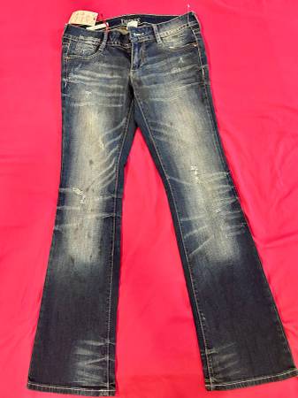 New distressed jeans in boot cut style Size 5 1