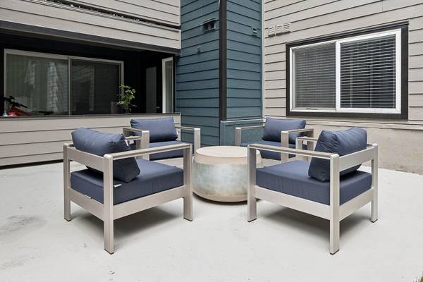 $2,915 / 2br - 950ft2 - Skyline Views, Elevator, Two-level Garage Parking63688443553409120