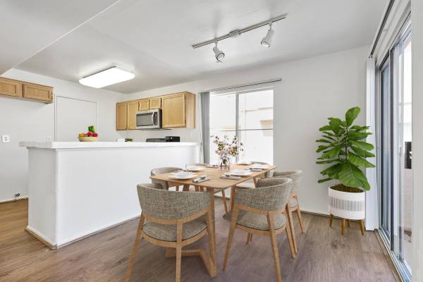$2,649 / 2br - 957ft2 - 2br - Move in ready 2 bed, 2.5 bath w/ 2 car garage - Tour Today! (18005 W. Anne's Circle, Los Angeles, CA)63857623239681120
