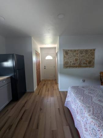 $900 / 400ft2 - Studio for rent (Velarde)63806044960003123