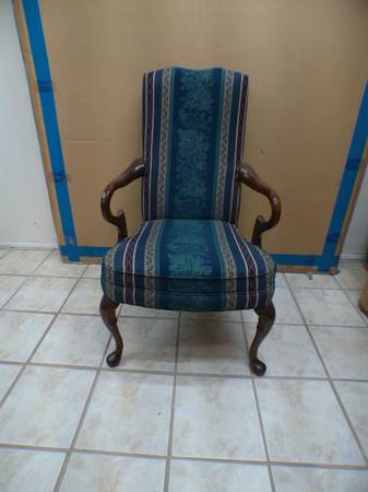 Reading / accent chair 1