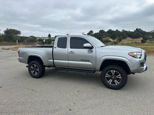 Toyota Tacoma SR5 2019 - $17,900 (San Rafael)63496308089987123
