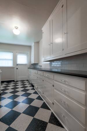 $1,450 / 510ft2 - Timeless 1920s Garden Retreat in Irvington ~ Apply 09/07 @ 1AM! (Irvington, NE Portland, Broadway)63615695972867122