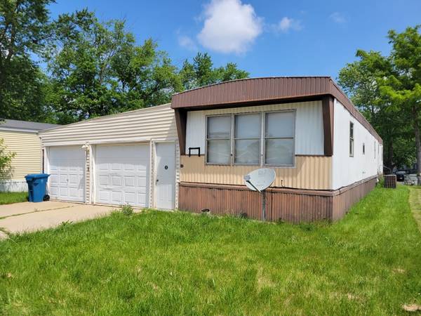$28,000 / 2br - Mobile home for sale in grand view estates Bloomington il (61701)64018613777795121