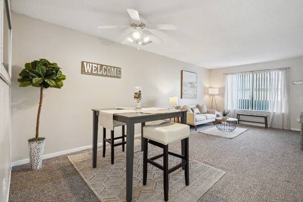 $1,470 / 2br - 960ft2 - 2 Bedroom Town Home (( Updated Kitchen & Washer/Dryer )) (NE Cedar Rapids)63815109165441124