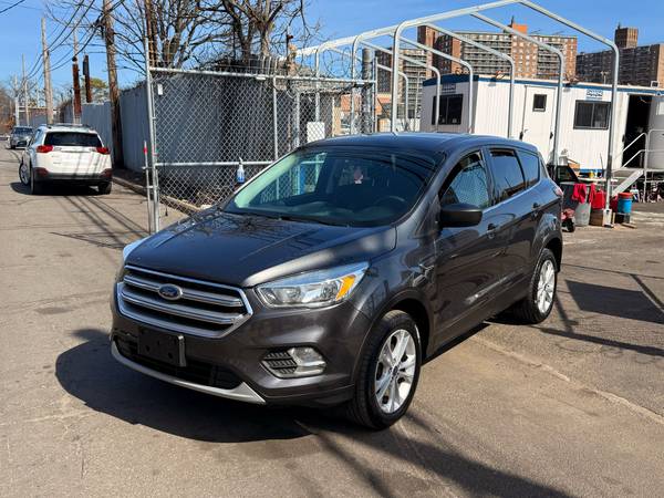 2017 Ford Escape 4WD SE 2 Owner Clean Title - $5,300 (Brooklyn)63654717704705122