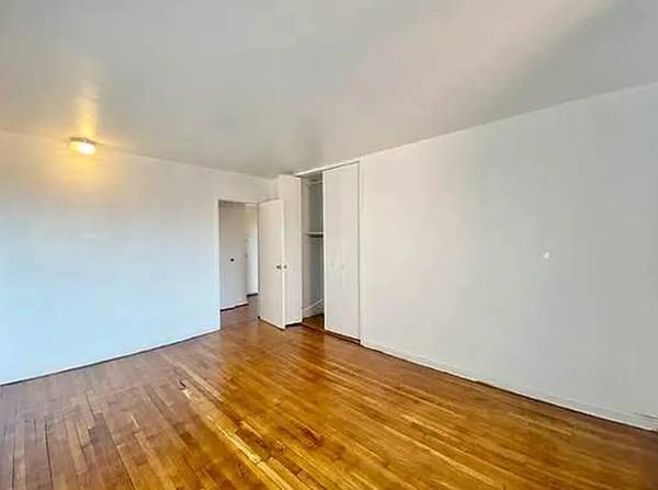 $2,300 / 1br - ✨ Amplio 1BR con dormitorio con cama king y ascensor: calefacción y agua caliente incluidas (Flatbush)63689827190915124