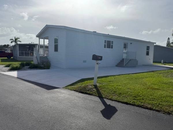 $2,000 / 3br - 1456ft2 - 3 bed / 2 bath. Refreshing resort style pool! (Fort Pierce)63799881747073122