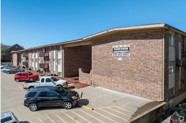 $755 / 2br - 830ft2 - Family-Friendly Apartment Living Across from ESU – Available Now! (Emporia)63624470380929123