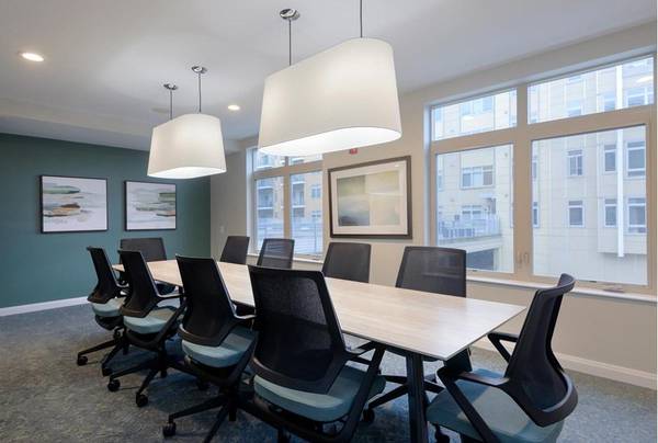 $3,098 / 1br - 914ft2 - Wood plank flooring, Boston view, Premium cabinetry, High ceilings (Waltham)63996258325251121