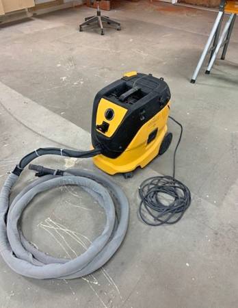 Mirka DE1230 PC HEPA Vacuum 1