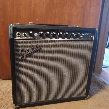 Fender Champion 40 Guitar Amplifier 1