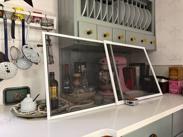 Portable Adjustable Window Screens: Five (5) Window-sets 1