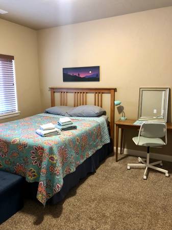 $1,200 / 1br - Habitación privada en casa personalizada, Woodmoor (Monument)63686957846657124