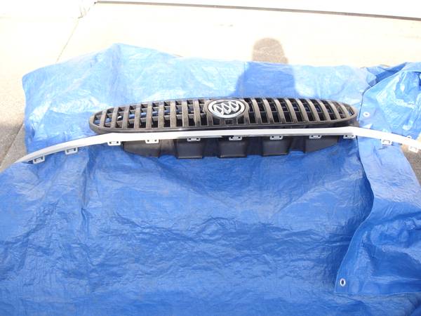 2005-2006 Buick Rendenvous Front mtg panel&Grille 1