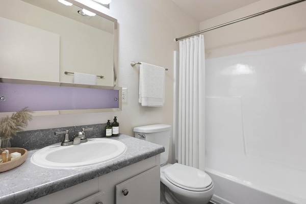 $1,450 / 1br - 588ft2 - Onsite Property Manager, Seasonal Pool, Walk-in Closet, Storage Space63944964426114123