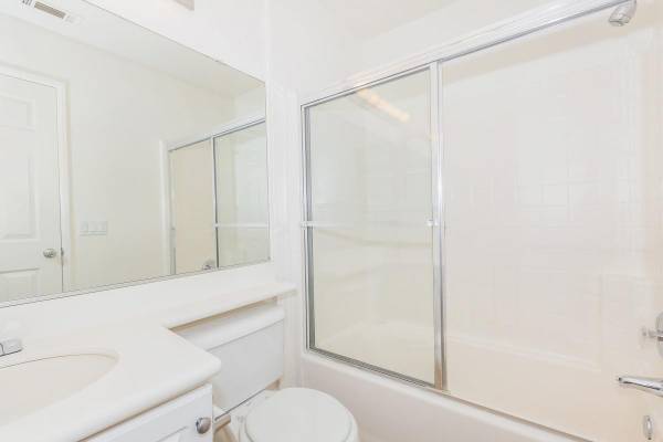 $3,815 / 3br - 1545ft2 - Large Walk-In Closets, Close to Shopping, Dining and Entertainment63952932081794122