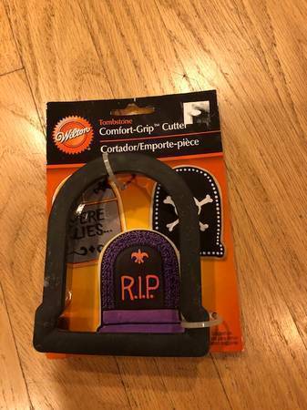 Halloween RIP cookie cutter, NIB 1