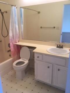 $550 / 1br - Habitación privada disponible en hogar limpio y tranquilo hoy (Medford)63690755738881122