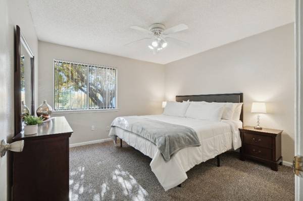 $1,250 / 2br - 920ft2 - Now Leasing for DECEMBER (NE Cedar Rapids)63679441331075121