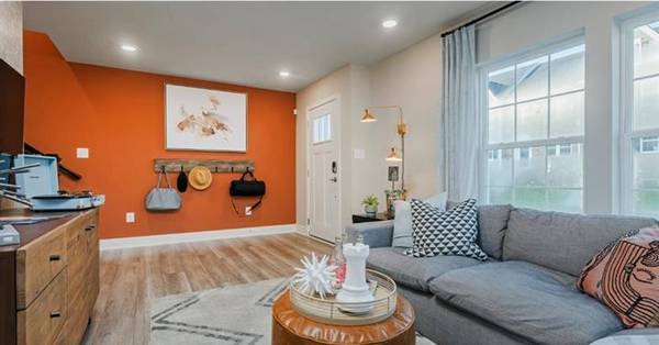 $454,890 / 2472ft2 - 10691 Millport St (White Plains)63611881840769121