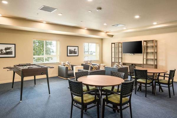 $1,699 / 2br - 2/bd, Alacena de cocina, Lavadora y secadora de tamaño completo (31701 Pete von Reichbauer Way S, Federal Way, WA)63786707884163122
