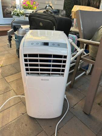 Olimpia Portable A/C Unit 1