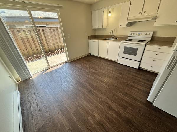 $1,625 / 2br - Beautiful 2 Bd in Gladstone! Style & Elegance meet Quaint & Convenient (Gladstone)63842022953345122