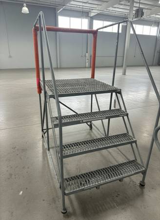 Uline 4-Step Mobile Safety Work Platform Rolling Ladder, 800lbs CAP 1