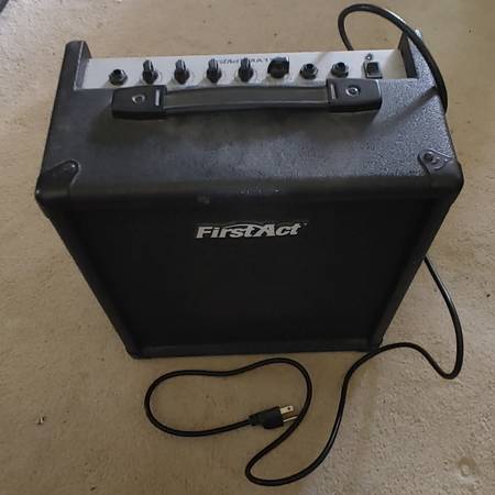 First Act MA155 Guitar/Bass Practice Amp 1