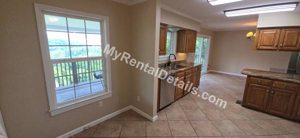 $3,000 / 4br - 2442ft2 - Great layout featuring an In-law suite with separate entrance (Asheville)64029212269187122
