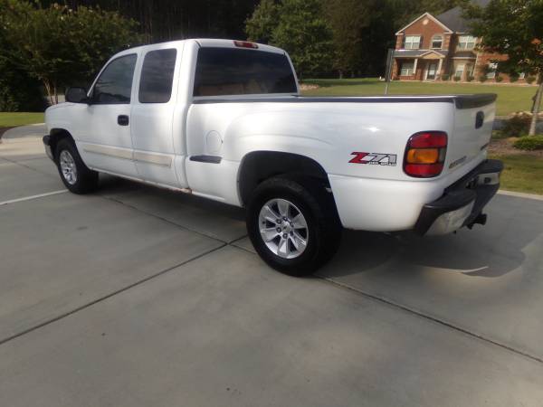 2006 chevrolet silverado 1500 lt z71 5.3 v8 4x4(170K)hwy mi runsxxx - $4,995 (riverdale)63621355886465122