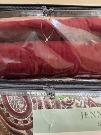 King size comforter set and Quilt set 1
