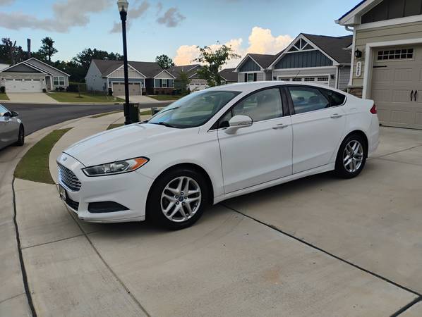 2013 Ford Fusion SE - $6,500 (white house)63621438604419121