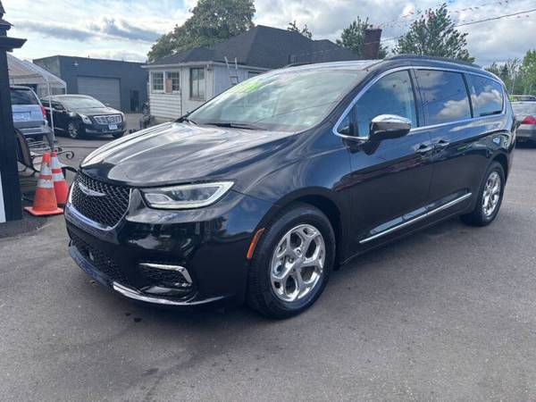 2022 Chrysler Pacifica Limited 4dr Mini-Van 1