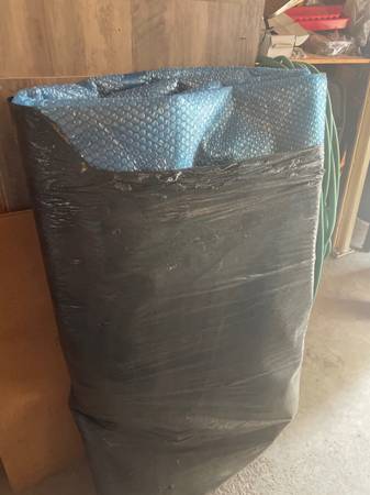 24’ round pool solar cover + new rafts 1