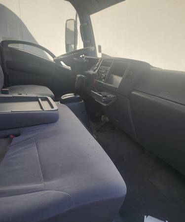 2021 Isuzu NRR 20FT - Photo 14