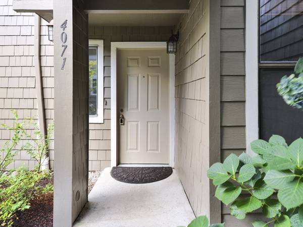 $3,195 / 2br - 1604ft2 - Gorgeous Spacious 2+ Bedroom 2 Bath Condo Providence Point Issaquah (Issaquah)63688462589441120