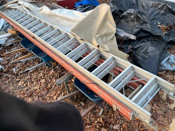 40' Alum  Extension Ladder  $375  firm  price --- good  cond- fg  $425 1
