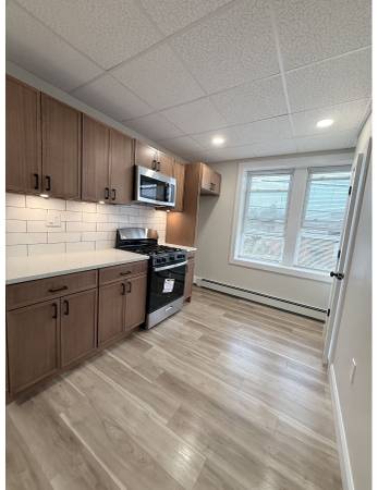 Nice 1 Bedroom apartment available 92 4th Street 1