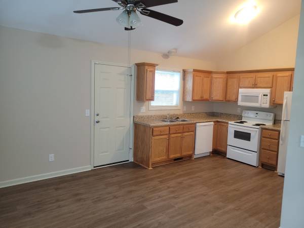 $1,795 / 3br - 1000ft2 - 1132 Florence Ave (Madison)63924810542339122