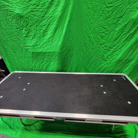 Folding equipment table 1