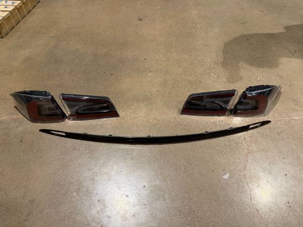 OEM Tesla Model S Tail Lights + Liftgate Applique (2012 - 2022) 1