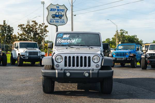 2015 Jeep Wrangler 4 puertas 4x4/Automático/Con potencia/Limpio/Financiamos, ¡Sin cargos de concesionario! - $18,750 (Riverview, FL (justo fuera de Tampa - tenemos más de 100 Jeep))63443316256003121