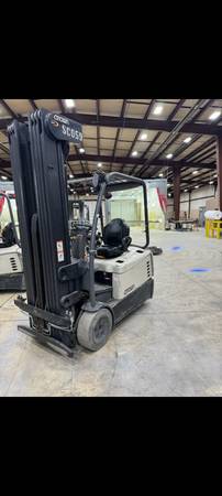 Crown forklift 1