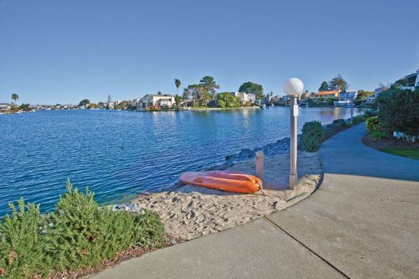 $3,969 / 2br - 960ft2 - Situated in Foster City!, 2/bd, Parking Type: Multiple (foster city)63861103725443123