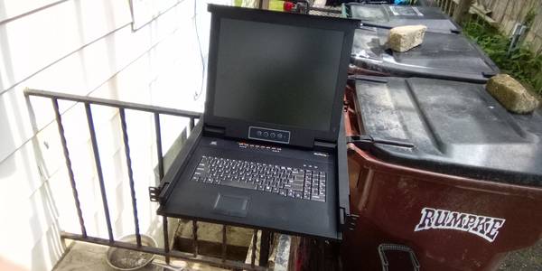 8 Port Rackmount KVM Console w/ Cables - Integrated KVM Switch w/ LCD 1