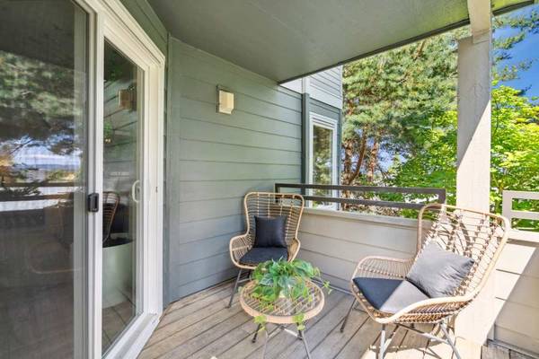 $1,920 / 2 habitaciones - 952 pies² - 2 habitaciones, encimeras de Corian o cuarzo, parque para perros (11601 SW Teal Blvd, Beaverton, OR)63841708113537124